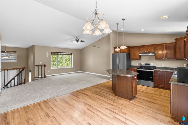1313 W Creekside Dr, House other with 5 bedrooms, 3 bathrooms and null parking in Brandon SD | Image 12