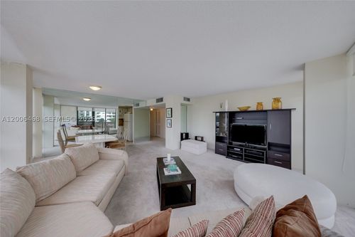 421-600 Ne 36th St, Miami, FL, 33137-3930 | Card Image