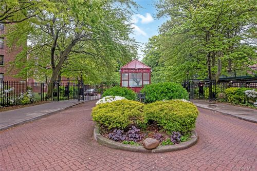2k-150-10 71st Ave, Flushing, NY, 11367-2121 | Card Image