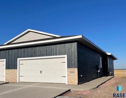 3513 S Heather Ave, Sioux Falls, SD, 57106-8568 | Card Image