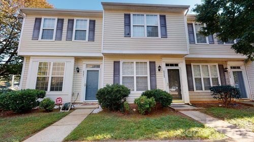 5545 Seths Dr, Charlotte, NC, 28269-2009 | Card Image