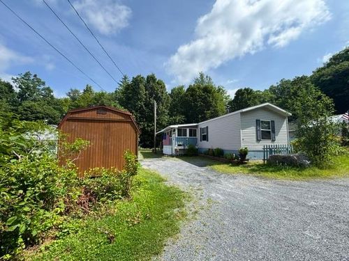 60 Tori Ln, Bennington, VT, 05201-8913 | Card Image