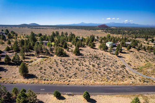 22535 Calgary Dr, Bend, OR, 97702-9242 | Card Image