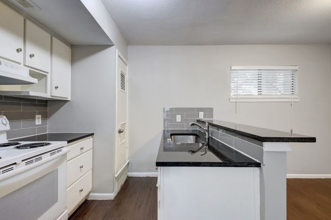 APT-109 - 303 W 40 Th St, Condo with 2 bedrooms, 1 bathrooms and 2 parking in Austin TX | Image 13