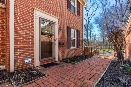 5733 N High St, Worthington, OH, 43085-3949 | Card Image