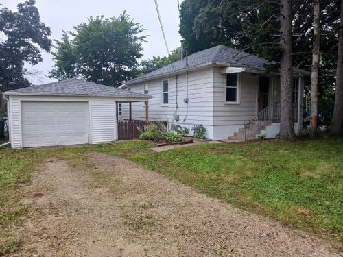 447 E Geneva St, Elkhorn, WI, 53121-1939 | Card Image