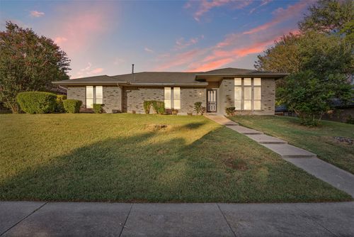 1340 Grand Teton Dr, Desoto, TX, 75115-2939 | Card Image