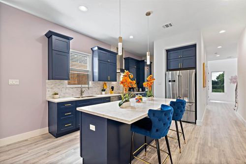 a-207 E 38th St, Houston, TX, 77018-6539 | Card Image