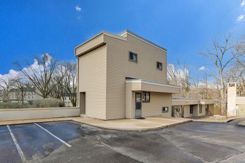 110212 Village Rd, Chaska, MN, 55318-2604 | Card Image