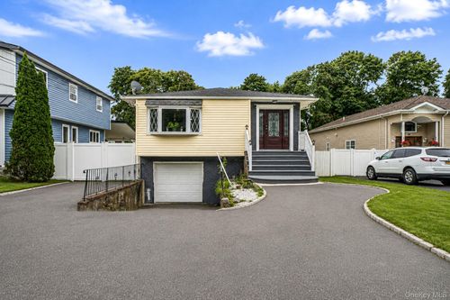 68 Prospect Dr, Brentwood, NY, 11717-2309 | Card Image