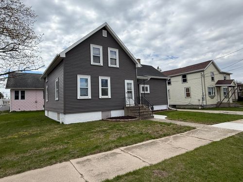 1901 13th St, Two Rivers, WI, 54241-3432 | Card Image