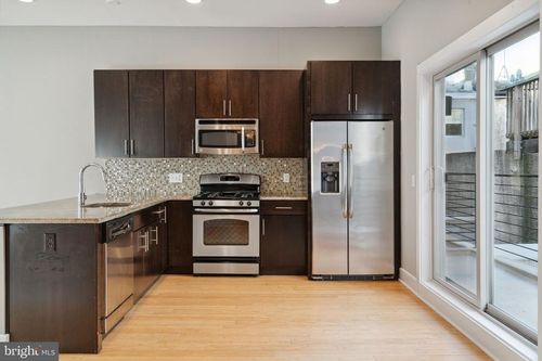 914 S Darien St, PHILADELPHIA, PA, 19147-3907 | Card Image