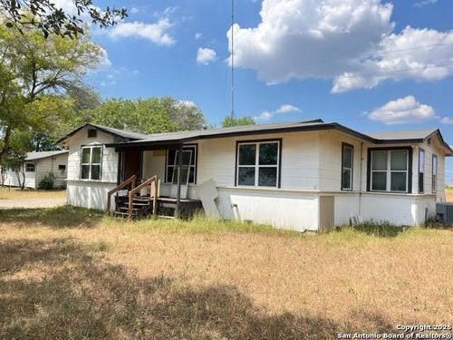 100 County Road 128, Floresville, TX, 78114-6100 | Card Image