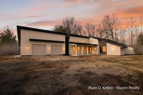 8411 Peninsula Dr W, Stanwood, MI, 49346-7305 | Card Image