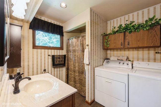 77 N 325 W, House other with 2 bedrooms, 3 bathrooms and 2 parking in Valparaiso IN | Image 16