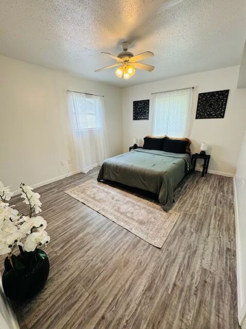 622 Trinity St, Lockhart, TX, 78644-3114 | Card Image