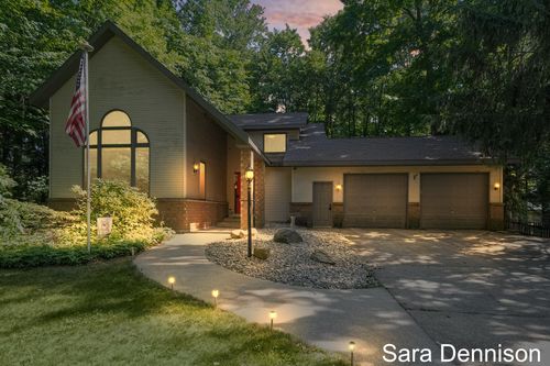 1026 Alan St, Fremont, MI, 49412-1437 | Card Image