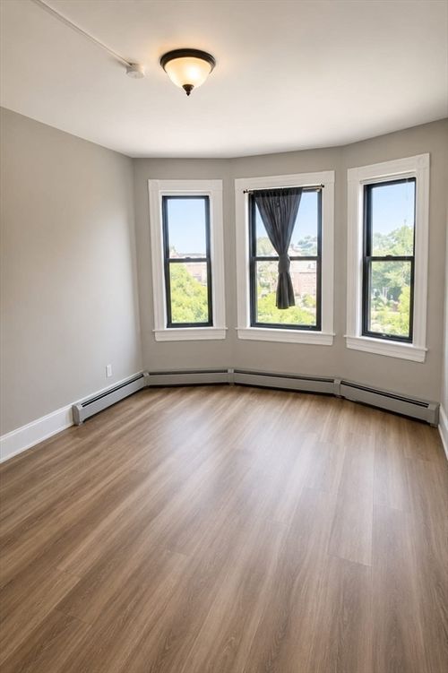 8-50 1/2 Common St, Lawrence, MA, 01840-1749 | Card Image