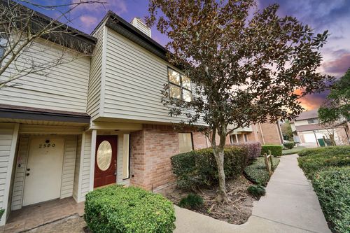 2588 Bering Dr, Houston, TX, 77057-4940 | Card Image