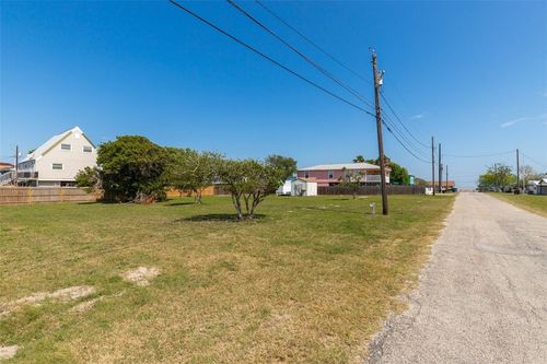 130 Riviera Dr, Corpus Christi, TX, 78418-3051 | Card Image
