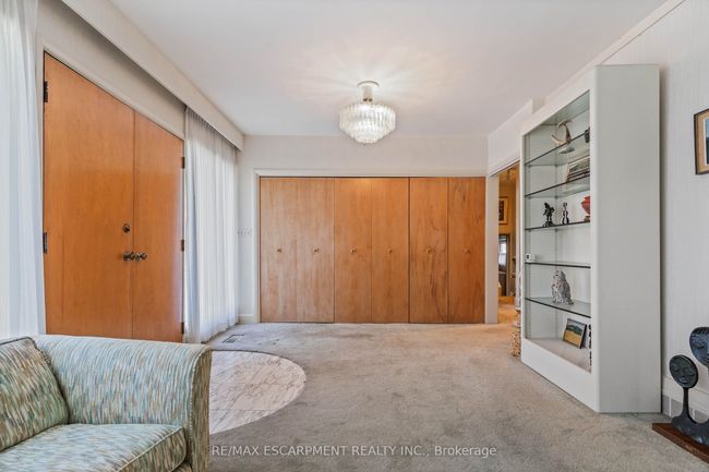 274 Mountain Brow Blvd, House other with 5 bedrooms, 3 bathrooms and 10 parking in Hamilton ON | Image 4