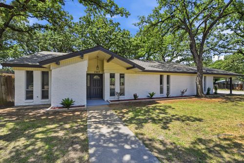 1917 Toplea Dr, Euless, TX, 76040-4038 | Card Image