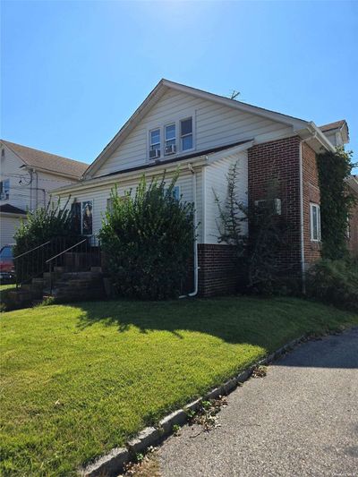 11 2nd Avenue, House other with 4 bedrooms, 2 bathrooms and null parking in New Hyde Park NY | Image 2