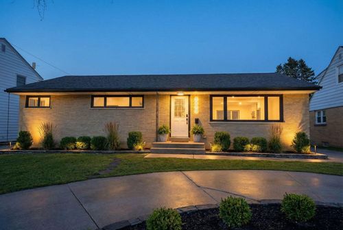 5440 N Navajo Avenue, GLENDALE, WI, 53217 | Card Image