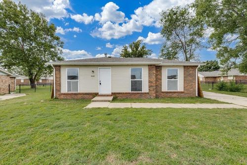 7037 W Frazier Ln, Wichita, KS, 67212-3318 | Card Image