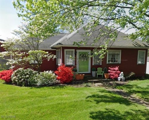 215 Lake Ave Ne, Hartville, OH, 44632-9601 | Card Image