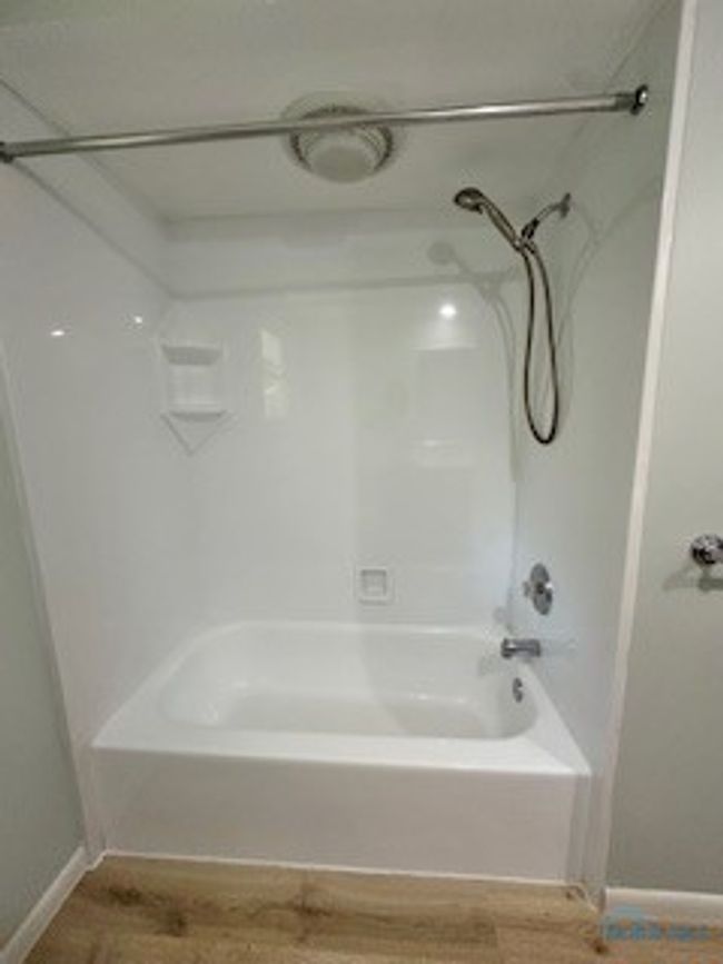 Hall Bath | Image 15