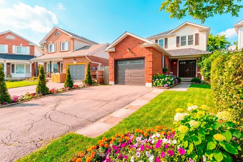 33 Mossgrove Crt, Courtice, ON, L1E1P4 | Card Image