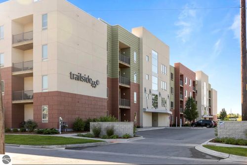 apt-319-319-630-319 S Garfield Ave, Traverse City, MI, 49686-3572 | Card Image