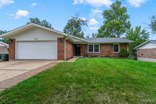 1004 Bridgeport Dr, Ellisville, MO, 63011-2323 | Card Image