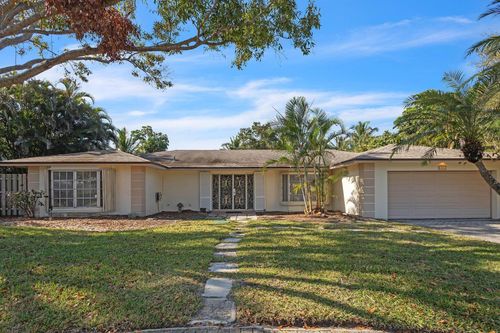 11 Middle Road, Sewalls Point, FL, 34996 | Card Image