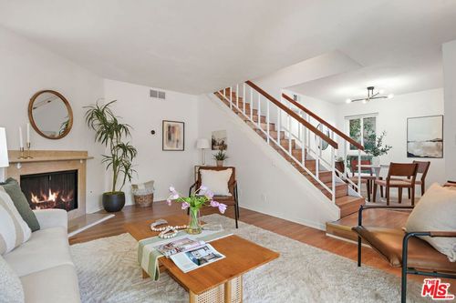 unit-106-18411 Hatteras St, Tarzana, CA, 91356-1984 | Card Image