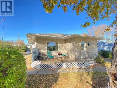 4 1 St St, House other with 2 bedrooms, 2 bathrooms and null parking in Tompkins SK | Image 1