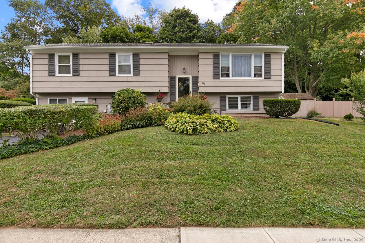 Meadowbrook Rd, West Haven, CT 06516