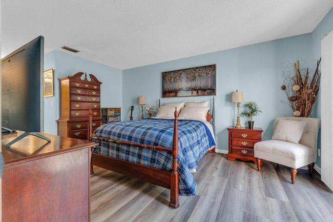 4389 Willow Pond Cir, Condo with 2 bedrooms, 2 bathrooms and null parking in West Palm Beach FL | Image 13