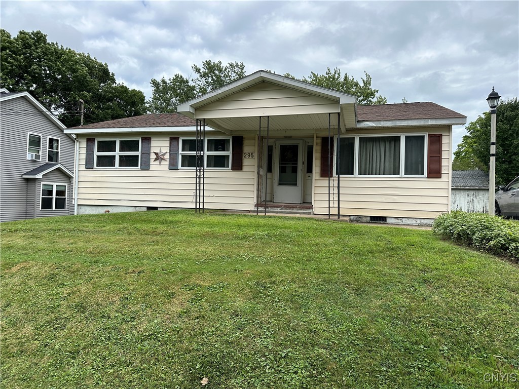 Chestnut St, Oswego, NY 13126