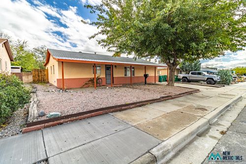 1804 N Mesa Verde Ave, Farmington, NM, 87401-4262 | Card Image