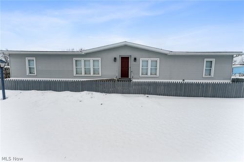 3249 Dove Dr Sw, Warren, OH, 44481-9205 | Card Image