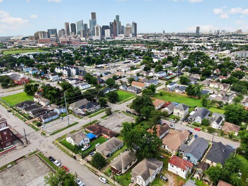 2006 Common Street, Houston, TX, 77009 | Card Image
