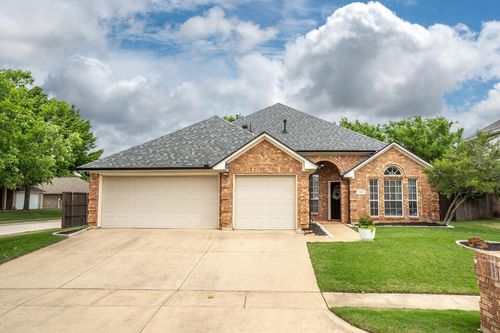 8601 Joshua Ct, North Richland Hills, TX, 76182-3666 | Card Image