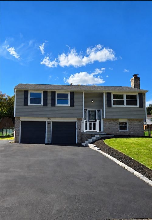 1700 Friar Tuck Dr, North Huntingdon, PA, 15642-4404 | Card Image