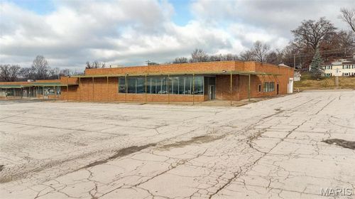 655 Berkshire Blvd, East Alton, IL, 62024-1324 | Card Image