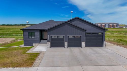 1310 44th Ave W, Dickinson, ND, 58601-7547 | Card Image