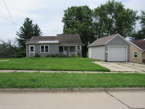 203 E 4th St, Anamosa, IA, 52205-2014 | Card Image