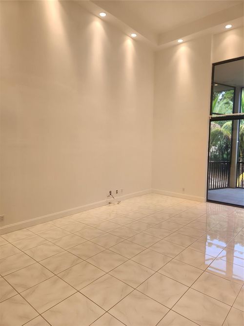 th-20347 W Country Club Dr, Aventura, FL, 33180-1631 | Card Image