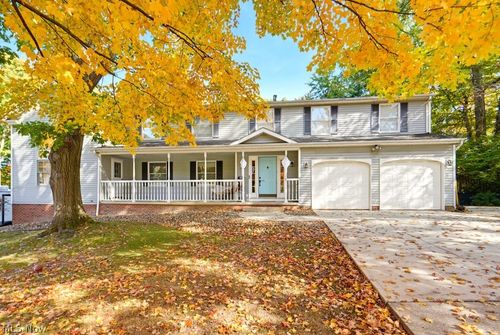 1047 Berkshire Dr, Macedonia, OH, 44056-1642 | Card Image